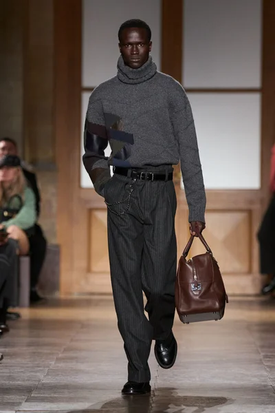 Look 27